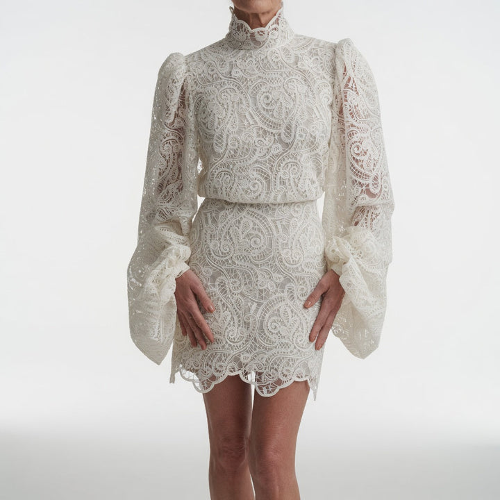 Blancheline™ — Vestido de encaje blanco con mangas abullonadas, elegancia romántica